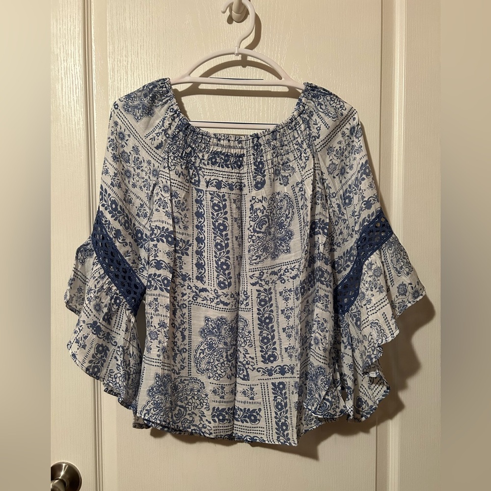 NWOT Unique Spectrum Blue and White Bohemian Blouse